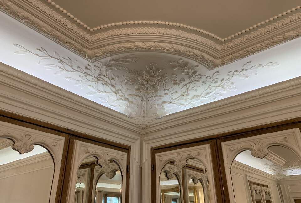 Elegant Matignon Flat - Paris, France