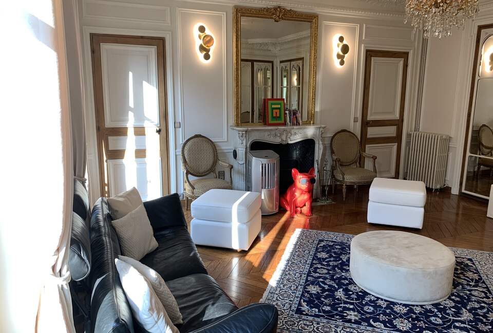 Elegant Matignon Flat - Paris, France