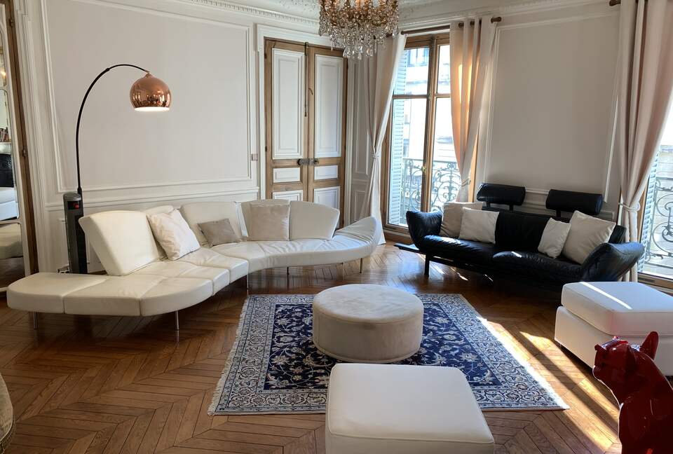 Elegant Matignon Flat - Paris, France