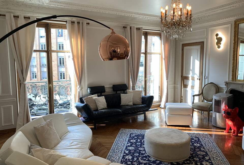Elegant Matignon Flat - Paris, France