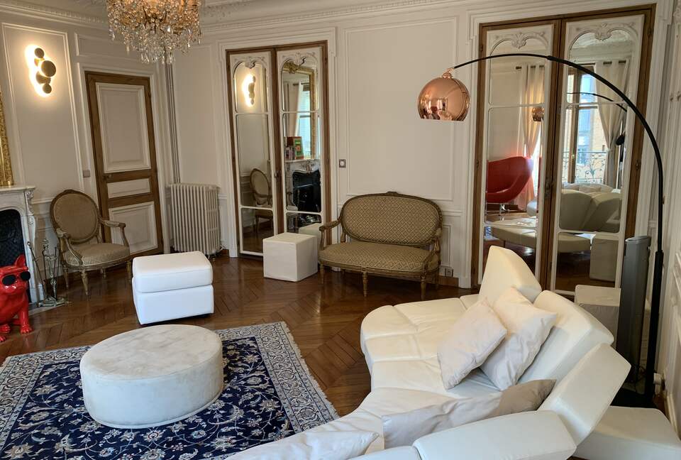 Elegant Matignon Flat - Paris, France