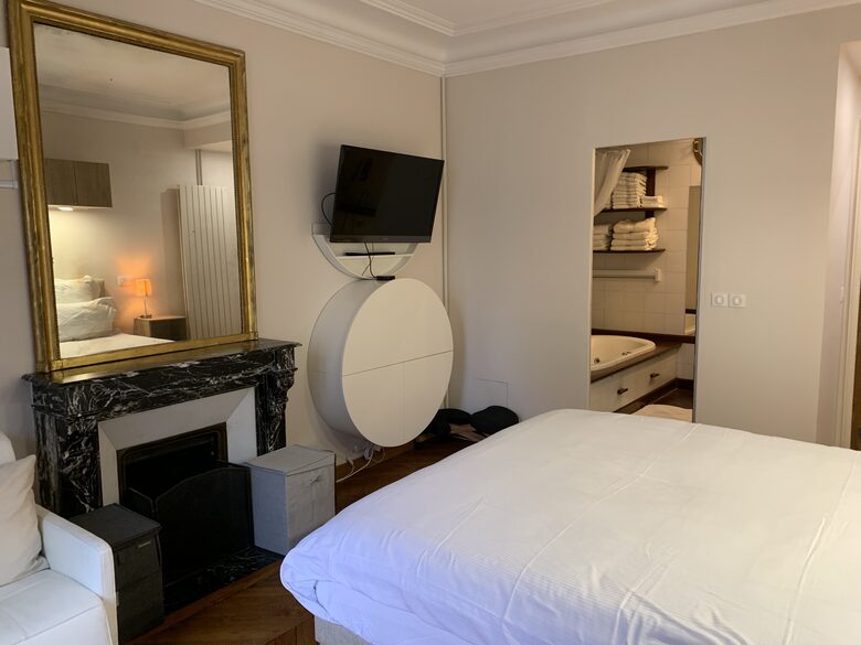 Elegant Matignon Flat - Paris, France