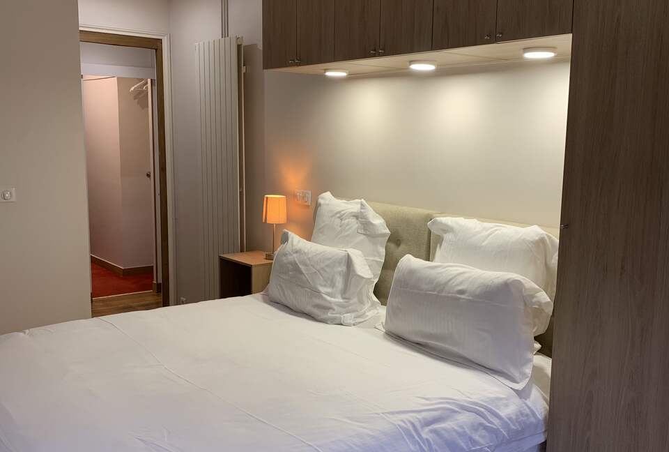 Elegant Matignon Flat - Paris, France