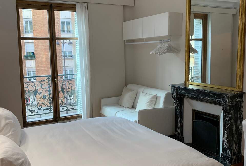 Elegant Matignon Flat - Paris, France