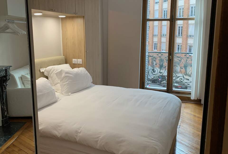 Elegant Matignon Flat - Paris, France