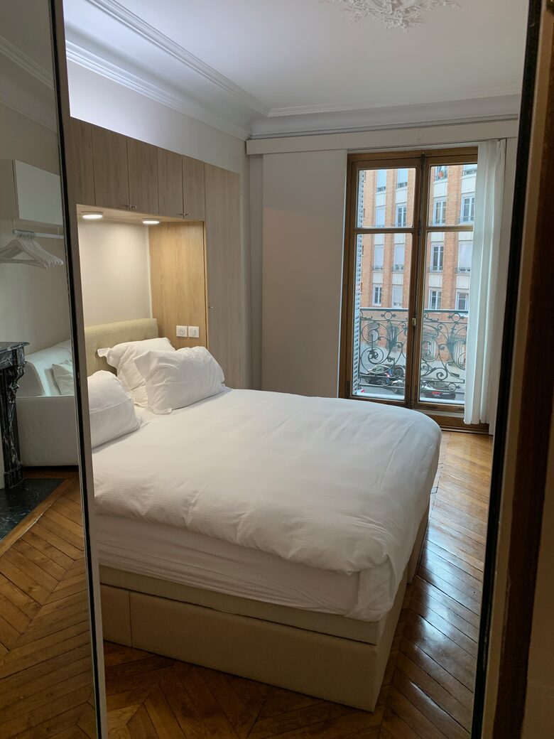 Elegant Matignon Flat - Paris, France