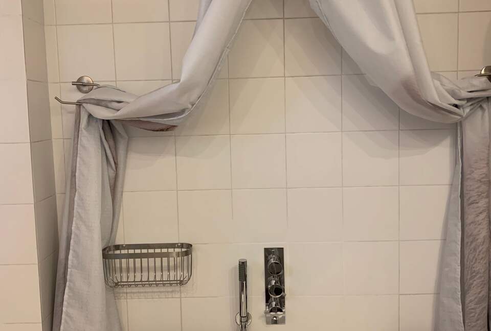 Elegant Matignon Flat - Paris, France