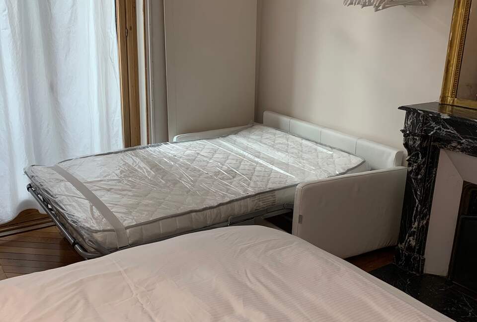 Elegant Matignon Flat - Paris, France