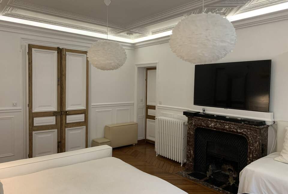 Elegant Matignon Flat - Paris, France