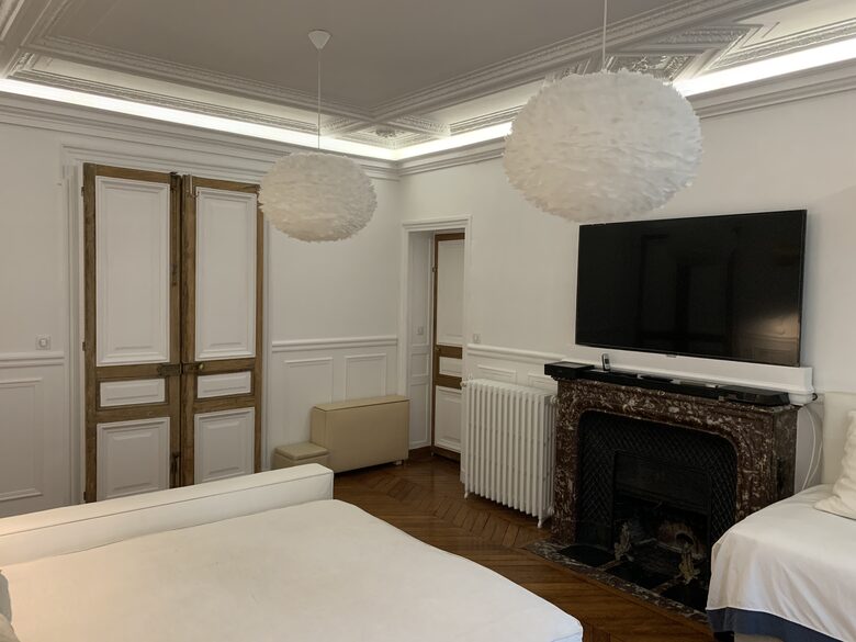 Elegant Matignon Flat - Paris, France