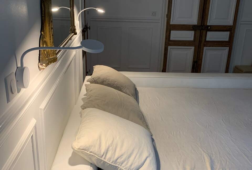 Elegant Matignon Flat - Paris, France