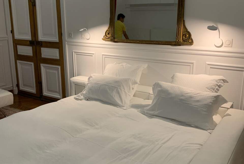 Elegant Matignon Flat - Paris, France