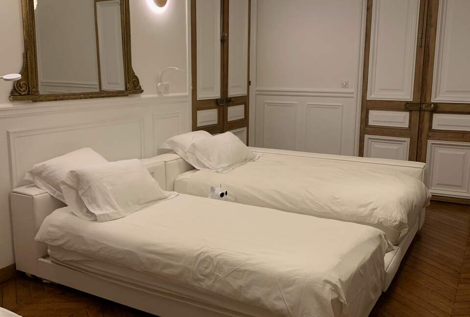 Elegant Matignon Flat - Paris, France