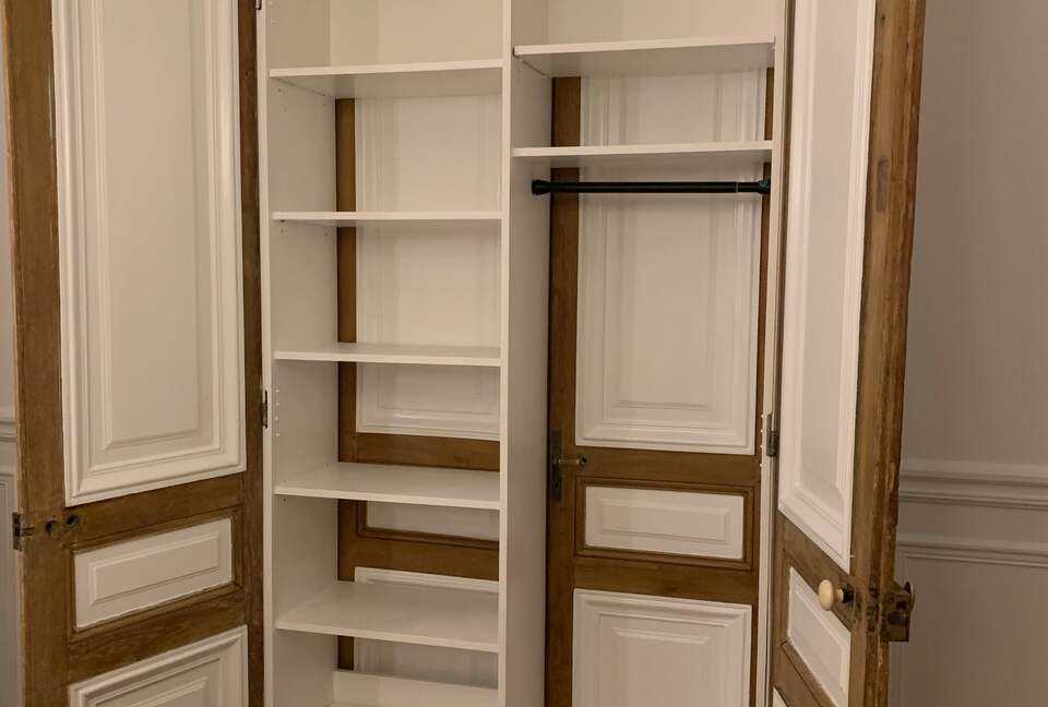 Elegant Matignon Flat - Paris, France