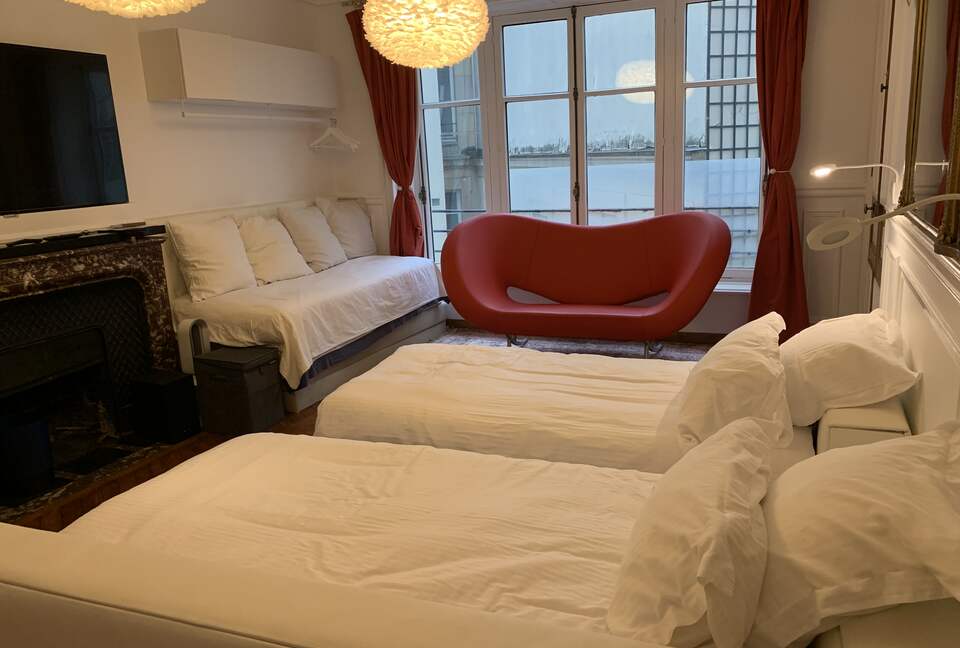 Elegant Matignon Flat - Paris, France