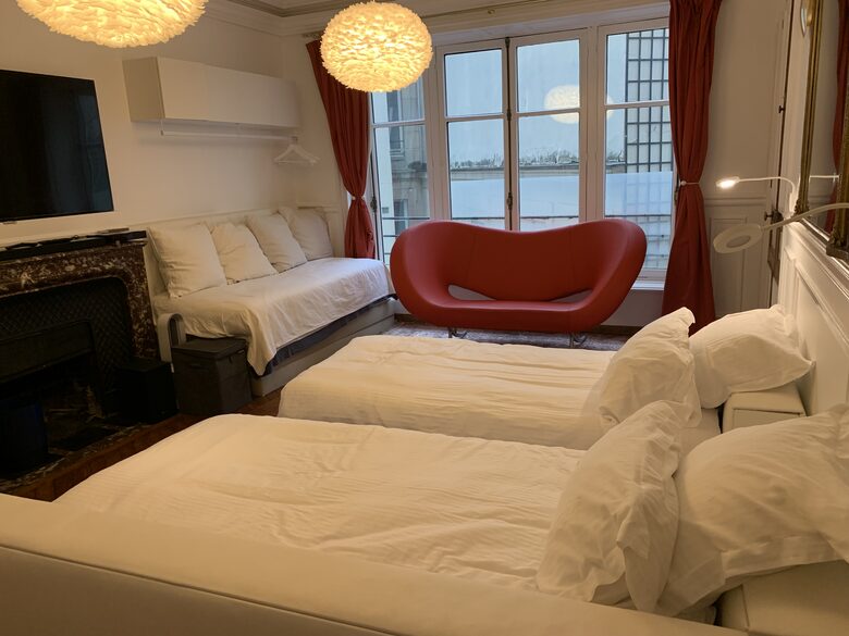 Elegant Matignon Flat - Paris, France