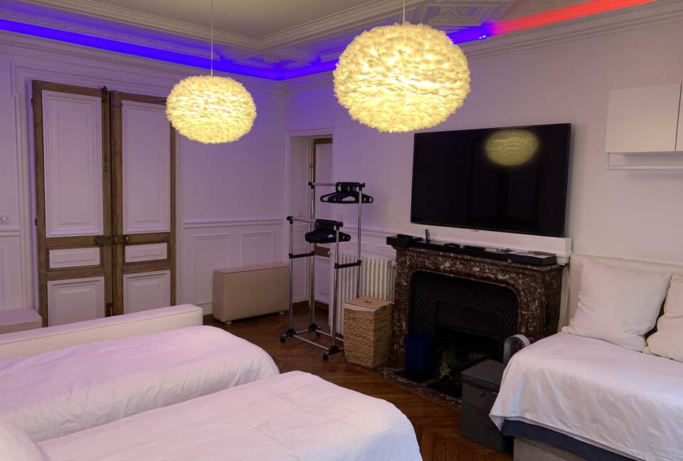 Elegant Matignon Flat - Paris, France