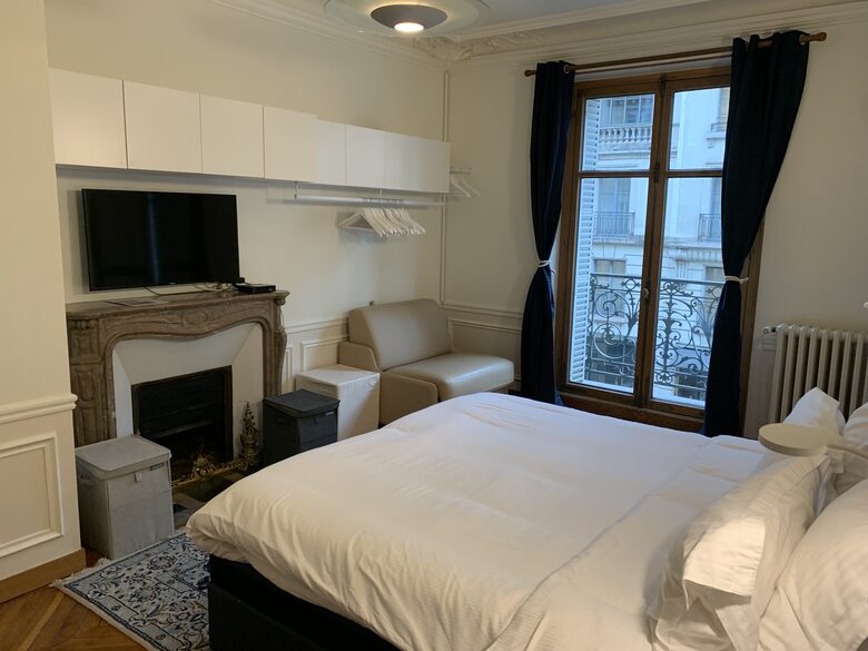 Elegant Matignon Flat - Paris, France