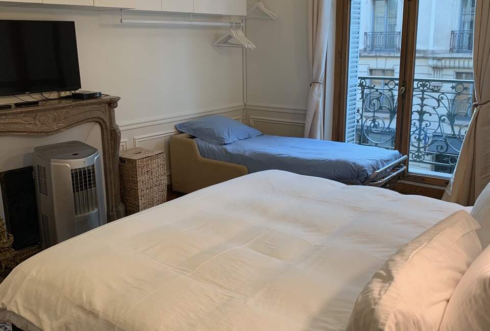 Elegant Matignon Flat - Paris, France