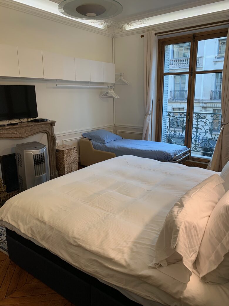 Elegant Matignon Flat - Paris, France