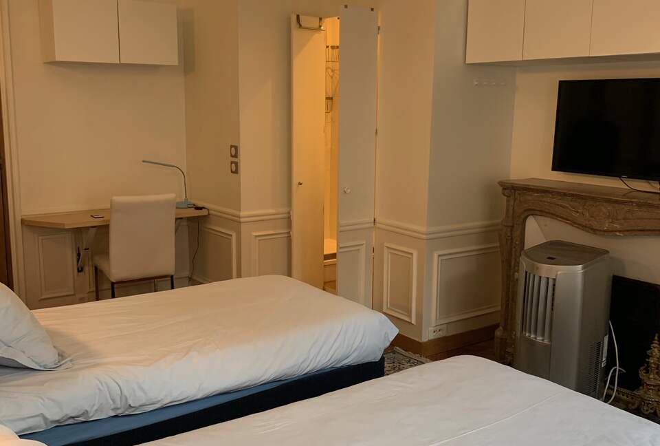 Elegant Matignon Flat - Paris, France