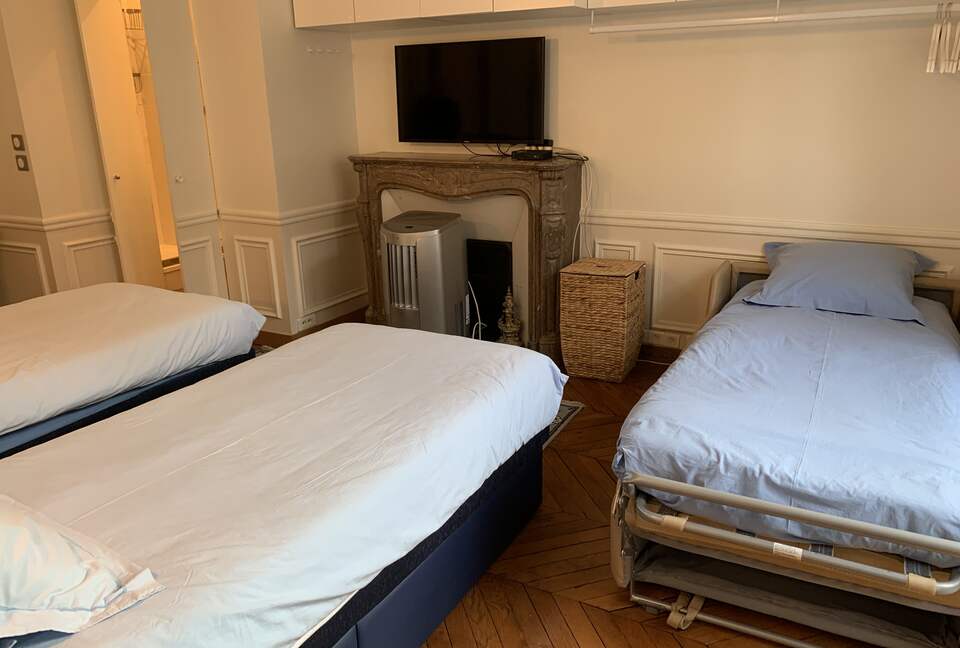 Elegant Matignon Flat - Paris, France