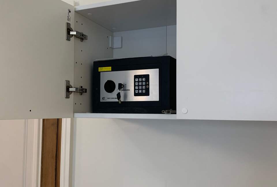 Elegant Matignon Flat - Paris, France