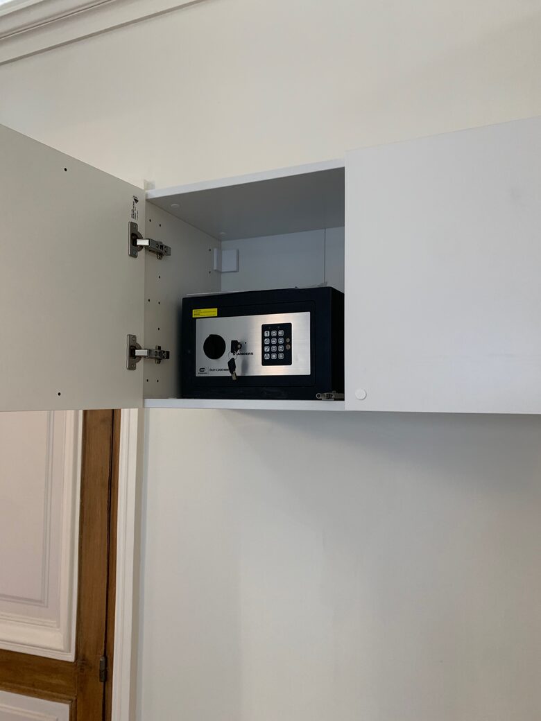 Elegant Matignon Flat - Paris, France