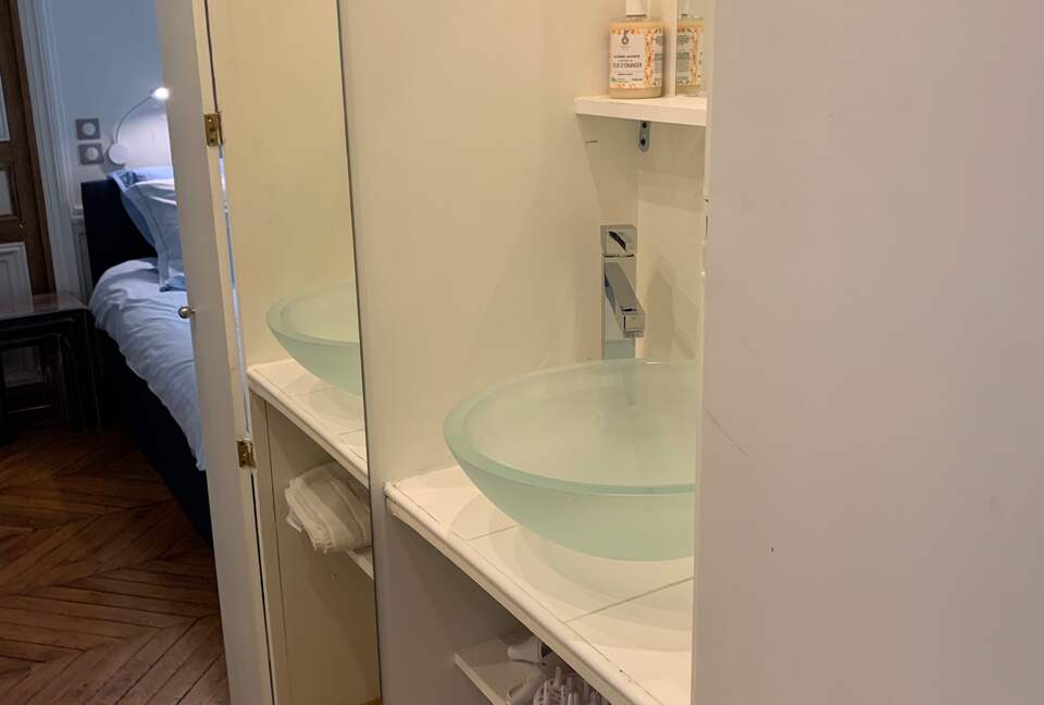 Elegant Matignon Flat - Paris, France