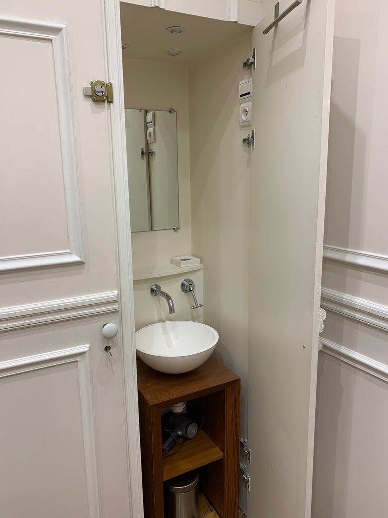 Elegant Matignon Flat - Paris, France