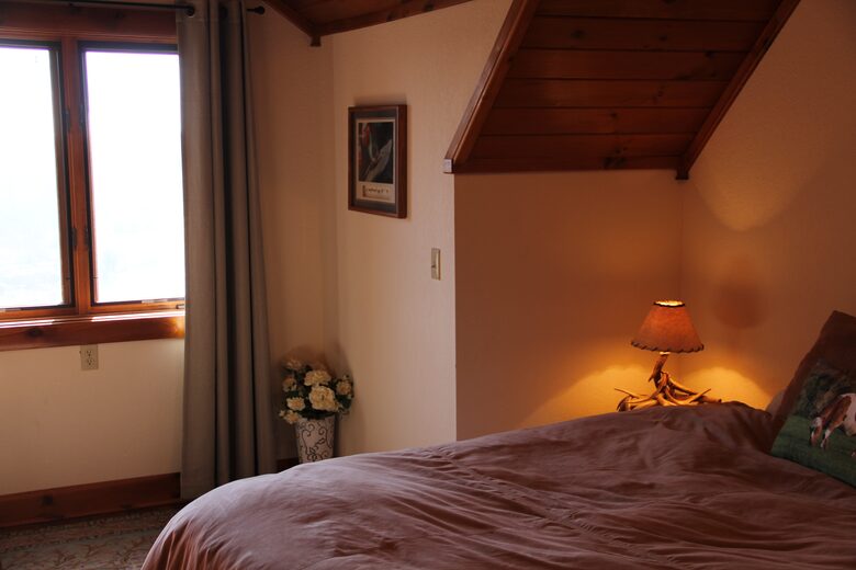 2nd upstairs bedroom with lake view; private bath