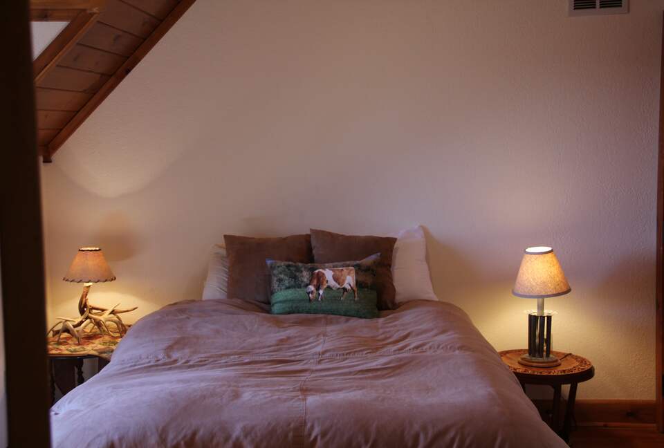 2nd upstairs bedroom with lake view; private bath