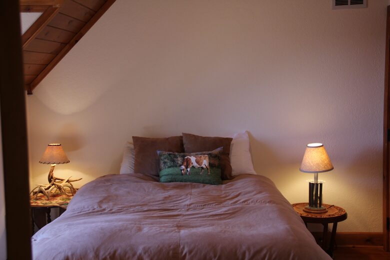 2nd upstairs bedroom with lake view; private bath