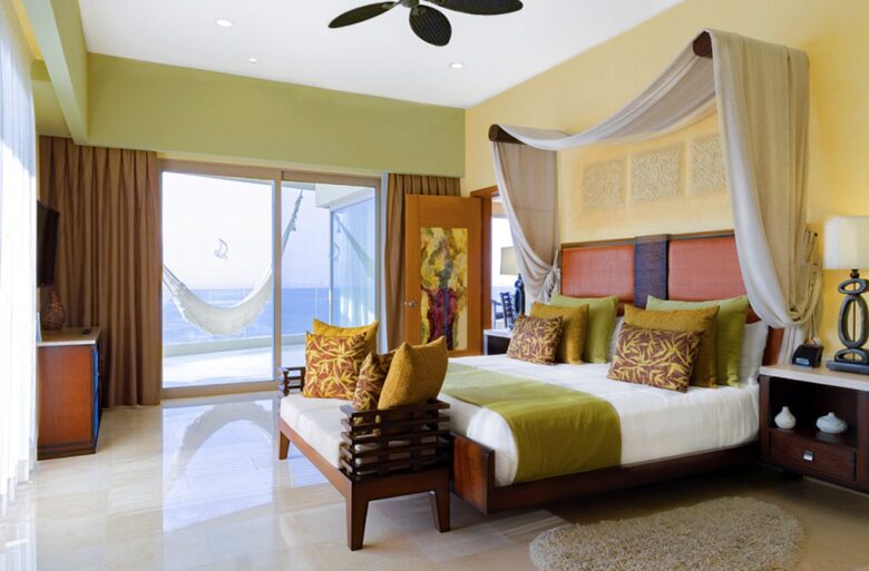 Master Bedroom with extraordinary sunset views over ocean