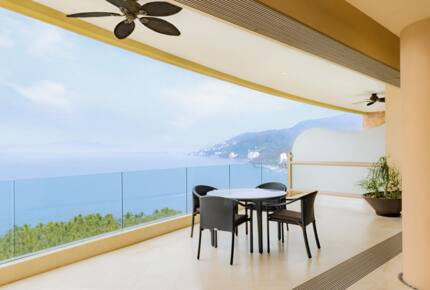 Sprawling wrap around terrace w King size Hammocks, Jacuzzi