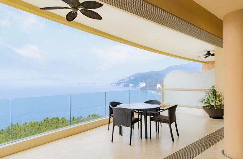 Sprawling wrap around terrace w King size Hammocks, Jacuzzi