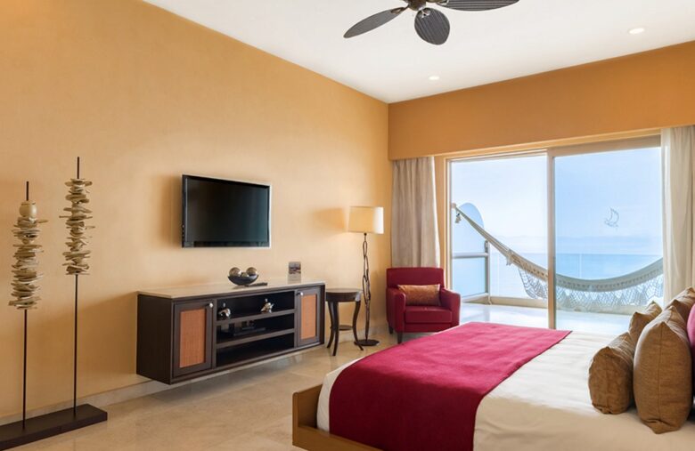 2nd Master Suite with its own private terrace and Hammock