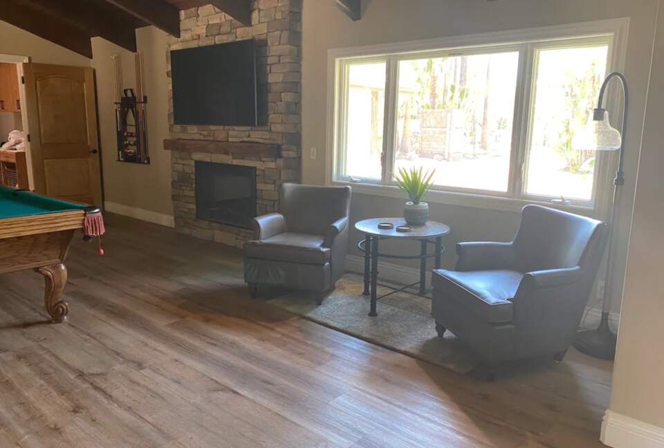 Sitting area in billiard room