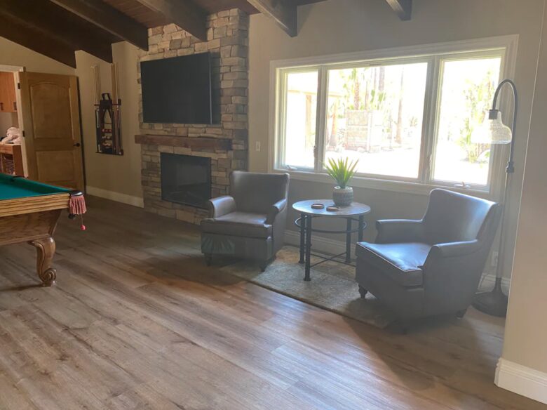 Sitting area in billiard room