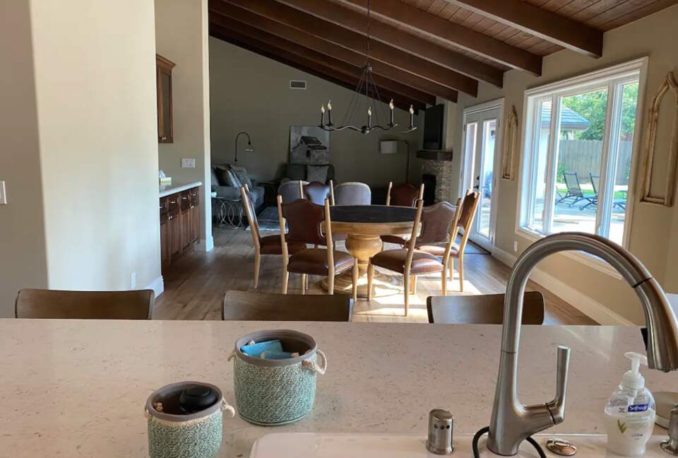 Open kitchen to dining and living rooms