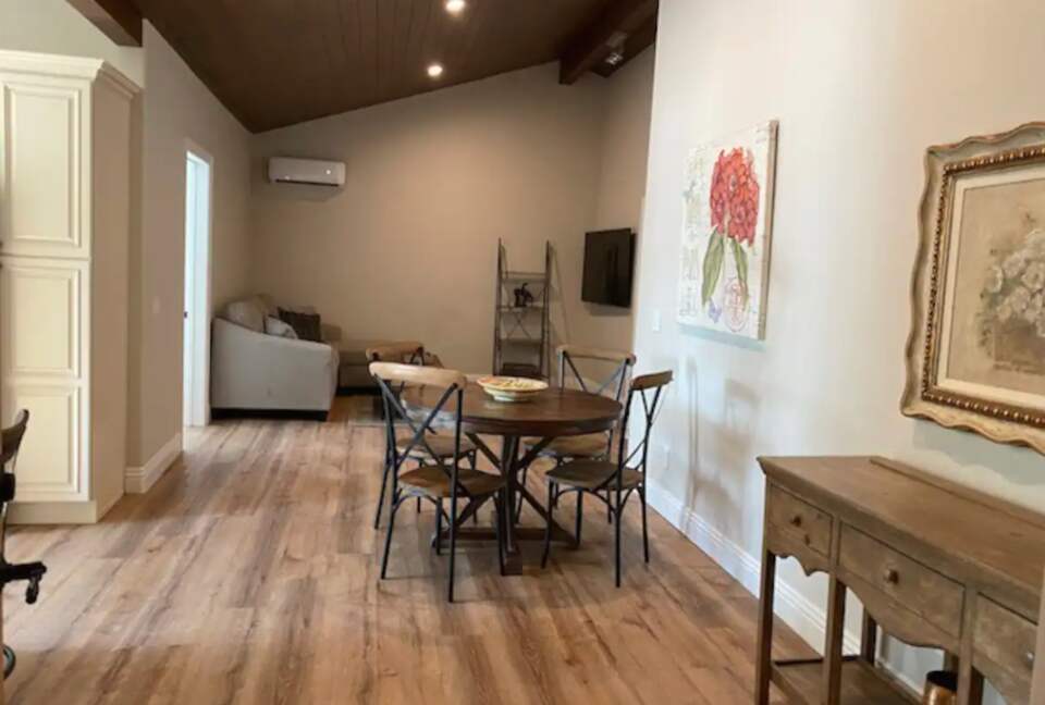 Cottage living and dining