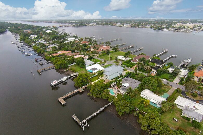 Turtle Cove | Palm Beach Waterfront Home - Lantana, Florida
