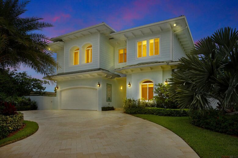 Turtle Cove | Palm Beach Waterfront Home - Lantana, Florida