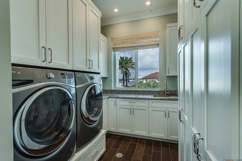 Turtle Cove | Palm Beach Waterfront Home - Lantana, Florida