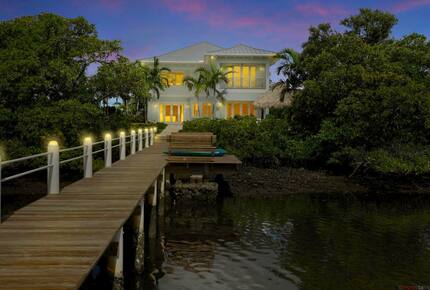 Turtle Cove | Palm Beach Waterfront Home - Lantana, Florida