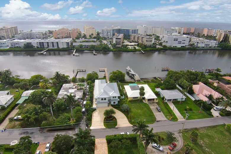 Turtle Cove | Palm Beach Waterfront Home - Lantana, Florida