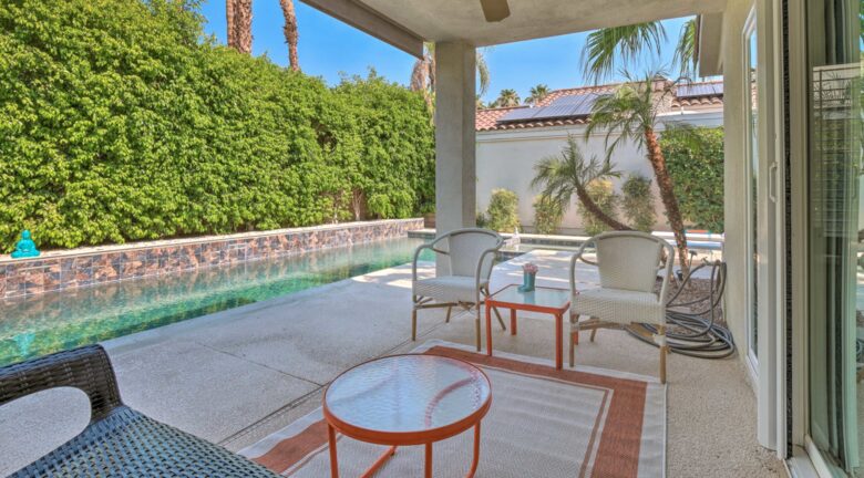 Lounge area poolside