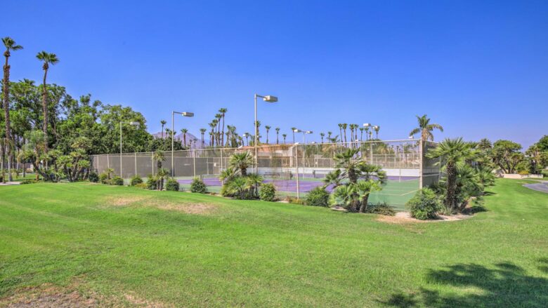 6 community tennis courts