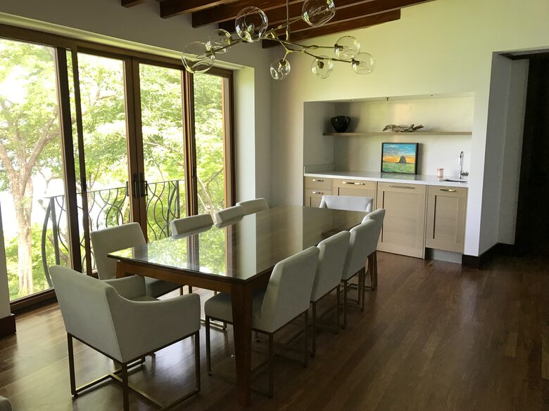 Dining area and wet bar