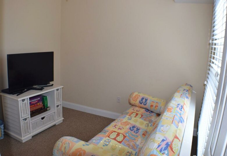 Home Exchange in Sea Isle City, NJ sitting room